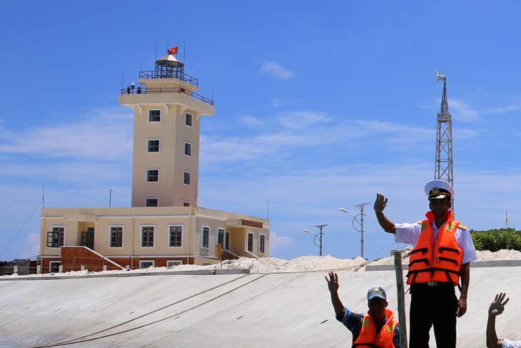 Leuchttürme auf Truong Sa leuchten ständig - ảnh 1